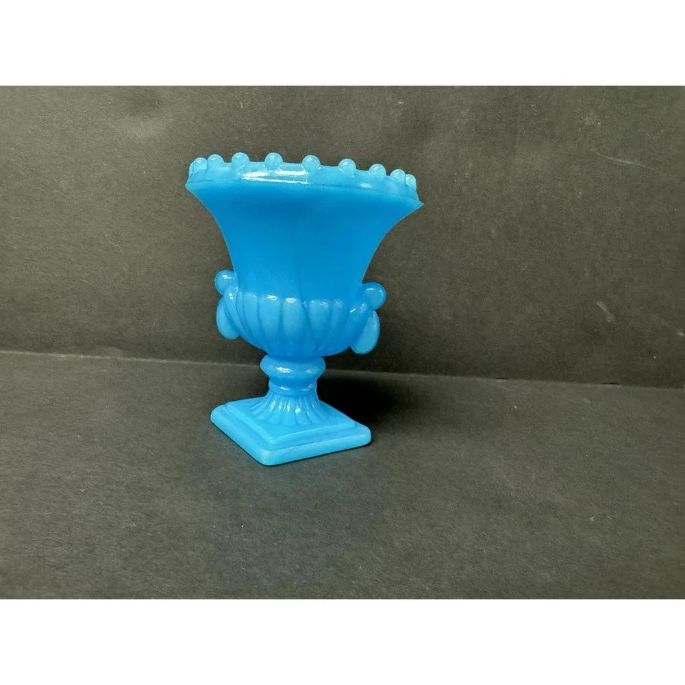 VTG Vogue Mercantile NYC Blue Opaque Milk Glass Slag Agate  Vase Urn Small‎
